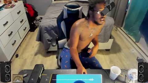 Plant Base Streamers From Pennsylvania online show from 01-05-25, 11:22