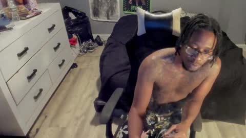 Plant Base Streamers From Pennsylvania online show from 12-17-25, 01:33