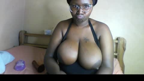 Snapshot of black_amor chatting on 08-07-26, 08:27 black_amor online show from 08-07-26, 08:27