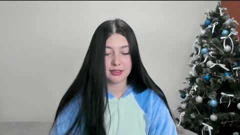 Snapshot of black_berry_bla_ck chatting on 12-13-24, 01:33 black_berry_bla_ck online show from 12-13-24, 01:33