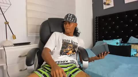 boy online show from 02-27-25, 02:32