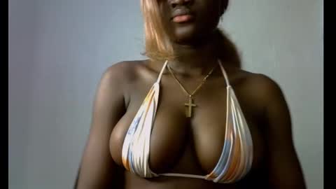 Snapshot of black_ebonyqueen chatting on 10-16-25, 08:37 Esthy online show from 10-16-25, 08:37