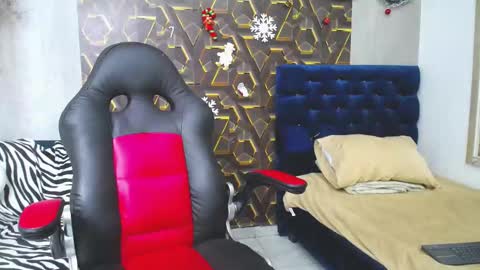 black_king_241 online show from 12-04-25, 02:54