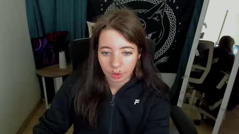  Black Kittie    Wednesday - 1300 - 1900 GMT help me get 100 thumbs up online show from 09-18-25, 12:29