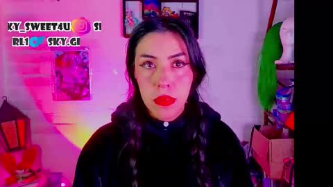 Snapshot of black_lady_05 chatting on 02-25-26, 02:32 millie online show from 02-25-26, 02:32