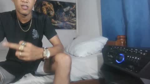 Snapshot of black_leather777 chatting on 08-04-26, 03:32 black_leather777 online show from 08-04-26, 03:32