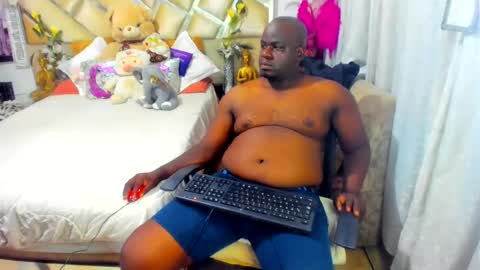 Snapshot of black_monster_bigcock27 chatting on 07-26-26, 04:09 tommy online show from 07-26-26, 04:09