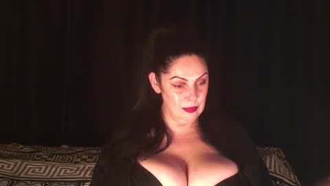 Snapshot of black_pearls chatting on 10-10-25, 10:09 Sarah online show from 10-10-25, 10:09