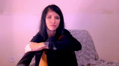 Snapshot of black_sswan chatting on 01-09-26, 11:06 Kristin online show from 01-09-26, 11:06