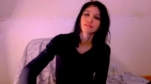 Snapshot of black_sswan chatting on 01-11-26, 01:21 Kristin online show from 01-11-26, 01:21