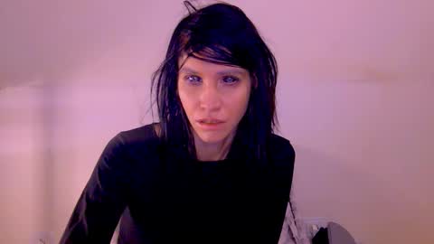 Snapshot of black_sswan chatting on 01-12-26, 12:49 Kristin online show from 01-12-26, 12:49