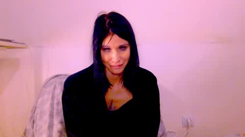 Snapshot of black_sswan chatting on 01-19-26, 03:05 Kristin online show from 01-19-26, 03:05