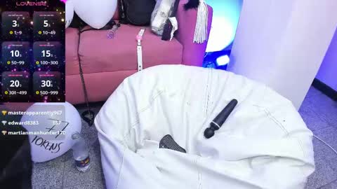 Snapshot of blackberry_s chatting on 02-15-25, 02:55 Sophie online show from 02-15-25, 02:55