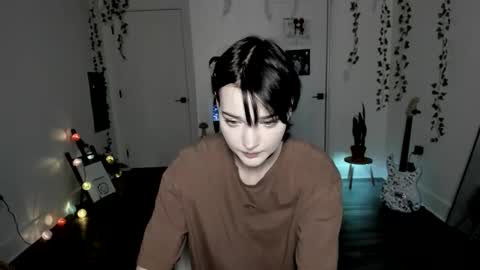 Snapshot of blackberryfizz chatting on 12-17-25, 08:09 Ella online show from 12-17-25, 08:09