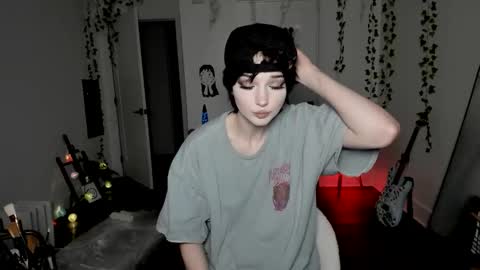 Snapshot of blackberryfizz chatting on 12-19-25, 12:39 Ella online show from 12-19-25, 12:39