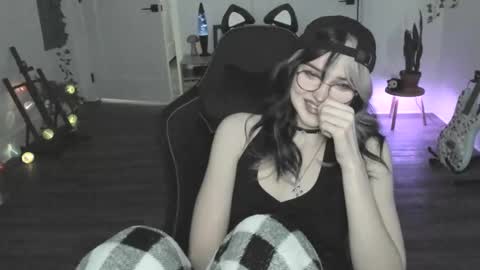 Snapshot of blackberryfizz chatting on 01-08-26, 06:43 Ella online show from 01-08-26, 06:43