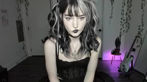 Snapshot of blackberryfizz chatting on 01-14-26, 01:11 Ella online show from 01-14-26, 01:11