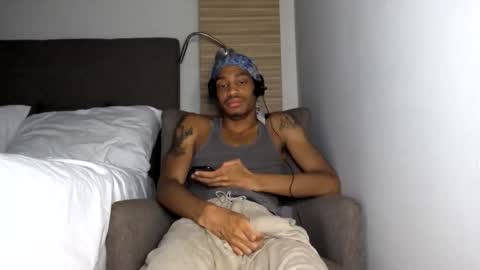 Snapshot of blackbulltitus chatting on 05-01-26, 01:21 BlackBullTitus online show from 05-01-26, 01:21