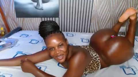Snapshot of blackmellanin_ chatting on 06-03-26, 01:52 Smiley sylivia online show from 06-03-26, 01:52