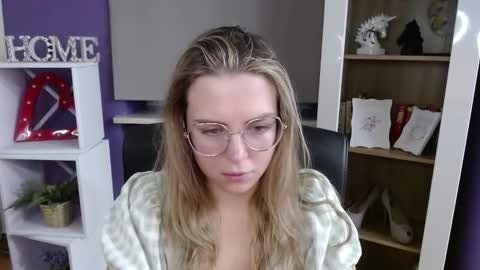 Z O E Y online show from 11-06-25, 05:41