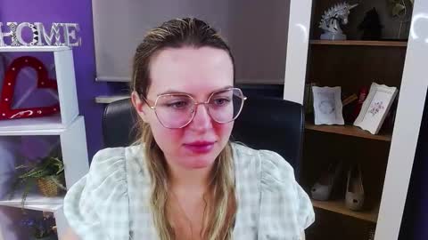 Z O E Y online show from 01-16-26, 06:39