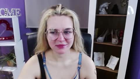 Z O E Y online show from 02-16-26, 05:36