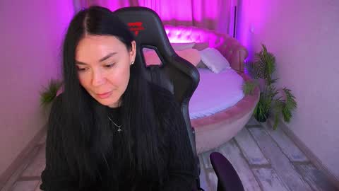 blacksilkqueen online show from 11-20-25, 08:25