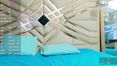 Tifffany bllom online show from 09-17-25, 02:13