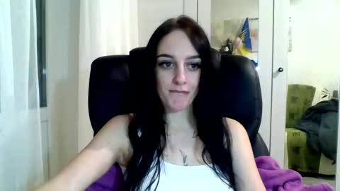 Snapshot of blacky_berry chatting on 01-10-25, 07:43 Ivy online show from 01-10-25, 07:43