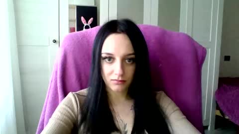 Snapshot of blacky_berry chatting on 01-14-25, 01:49 Ivy online show from 01-14-25, 01:49