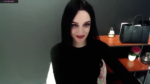Snapshot of blacky_berry chatting on 01-18-25, 04:53 Ivy online show from 01-18-25, 04:53