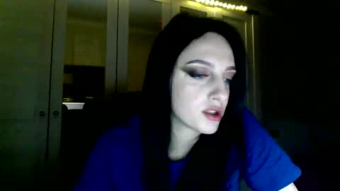 Snapshot of blacky_berry chatting on 01-19-25, 03:53 Ivy online show from 01-19-25, 03:53