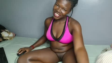 Snapshot of blair_sue chatting on 07-17-26, 05:07 love online show from 07-17-26, 05:07