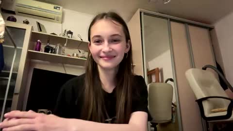 Mia online show from 05-31-26, 07:15
