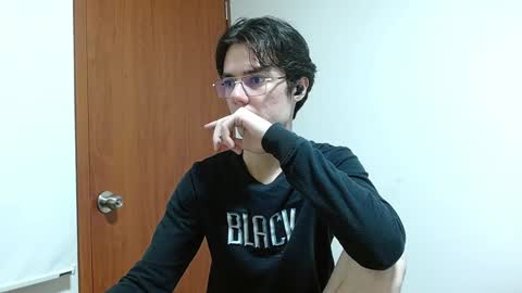 Snapshot of blakeshatter chatting on 12-14-24, 02:21 blakeshatter online show from 12-14-24, 02:21