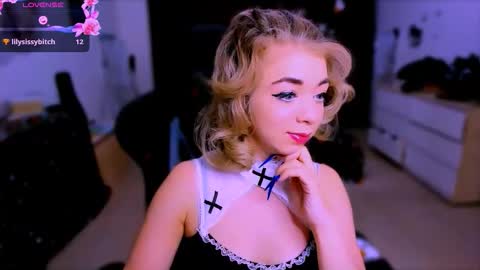 Snapshot of blinkofeyes chatting on 11-13-25, 01:10 Nicole online show from 11-13-25, 01:10