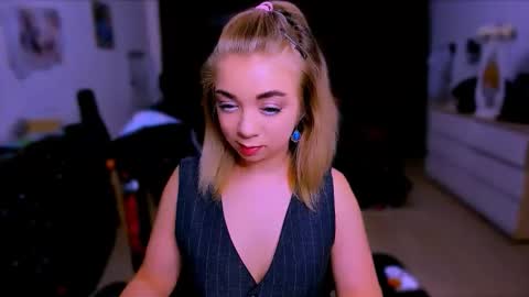 Nicole online show from 11-10-25, 09:08