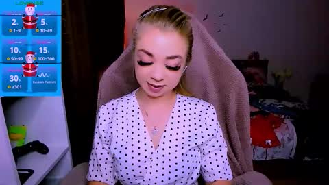 Nicole online show from 12-15-25, 01:59