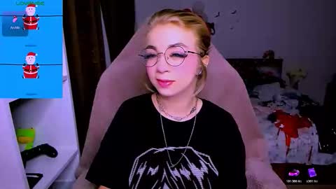 Nicole online show from 12-22-25, 03:36