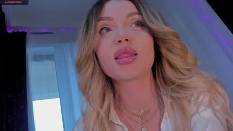 Snapshot of blond3_bab3 chatting on 12-02-24, 09:02 Maria online show from 12-02-24, 09:02