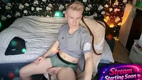 blond_boy69 online show from 04-24-26, 02:41