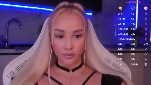 Snapshot of blond_diamond chatting on 02-18-26, 05:25 Lana online show from 02-18-26, 05:25