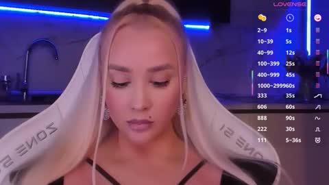 Snapshot of blond_diamond chatting on 02-25-26, 07:51 Lana online show from 02-25-26, 07:51