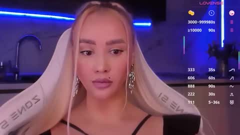 Snapshot of blond_diamond chatting on 03-01-26, 06:04 Lana online show from 03-01-26, 06:04