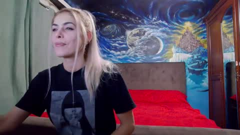 Snapshot of blonde4pasion chatting on 01-21-25, 05:51 blonde4pasion online show from 01-21-25, 05:51