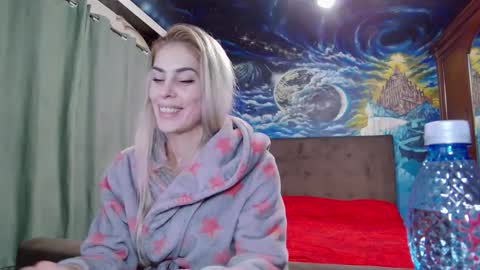 Snapshot of blonde4pasion chatting on 01-22-25, 08:38 blonde4pasion online show from 01-22-25, 08:38