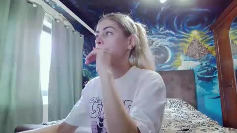 Snapshot of blonde4pasion chatting on 10-10-25, 10:47 blonde4pasion online show from 10-10-25, 10:47