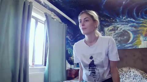 Snapshot of blonde4pasion chatting on 10-20-25, 10:49 blonde4pasion online show from 10-20-25, 10:49