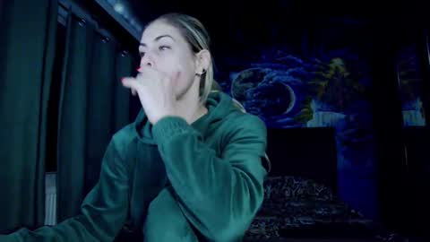 Snapshot of blonde4pasion chatting on 11-02-25, 05:26 blonde4pasion online show from 11-02-25, 05:26