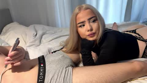 Snapshot of blonde8888 chatting on 06-07-26, 03:32 blonde8888 online show from 06-07-26, 03:32